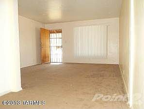 PHOTO-6531 Calle Herculo-dining into liv