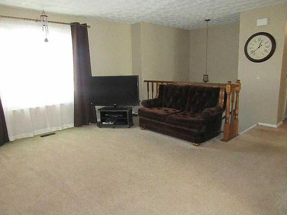 3rd image of 5896 Summersweet Dr