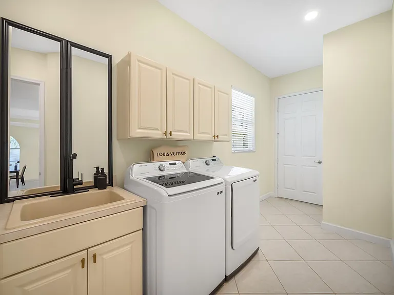 8901 Champions Way — Photo 18