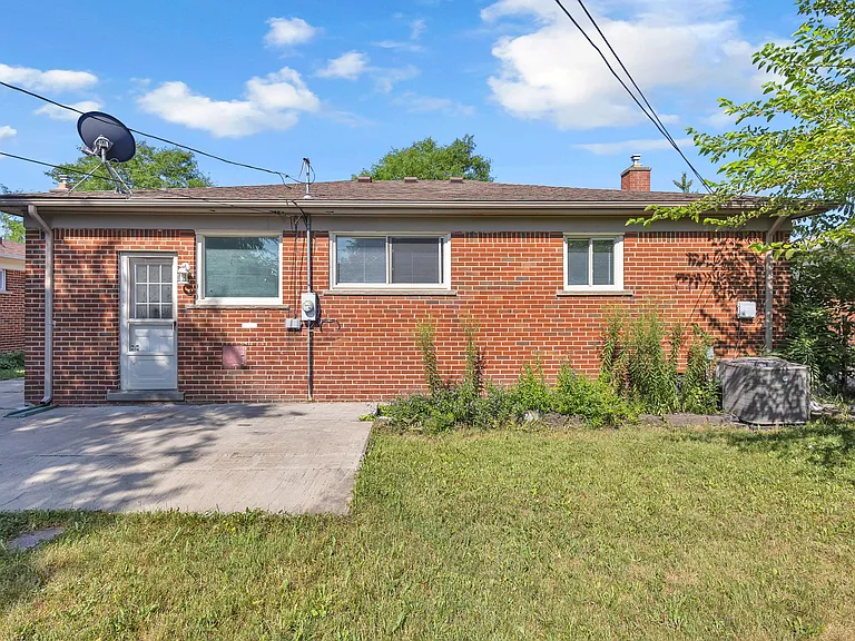 8484 Berwyn St — Photo 20