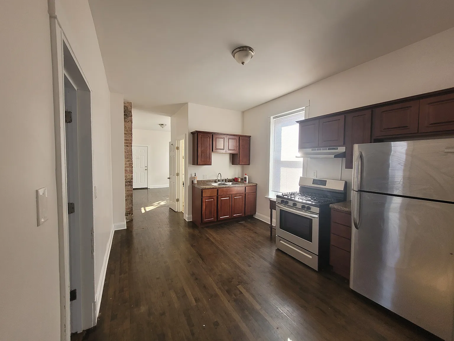 2 bed, 900 sqft, $1,150 — Photo 2