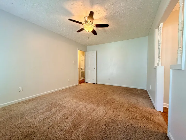 146 Greentree Dr — Photo 9
