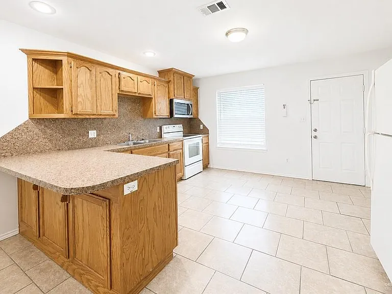 1523 Oasis Ave #4 — Photo 3