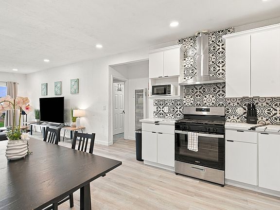 5th image of 1075 Chico Ct