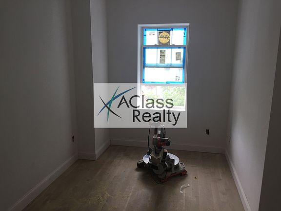 4th image of 3119 Steinway St