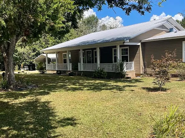 131 Perkins Dr, Talladega, AL 35160