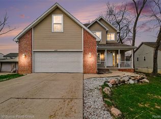 3281 Troy Dr, Troy, MI 48083