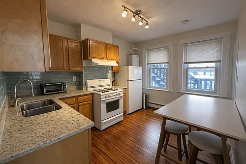 1056 Cambridge St #4R Photo 1