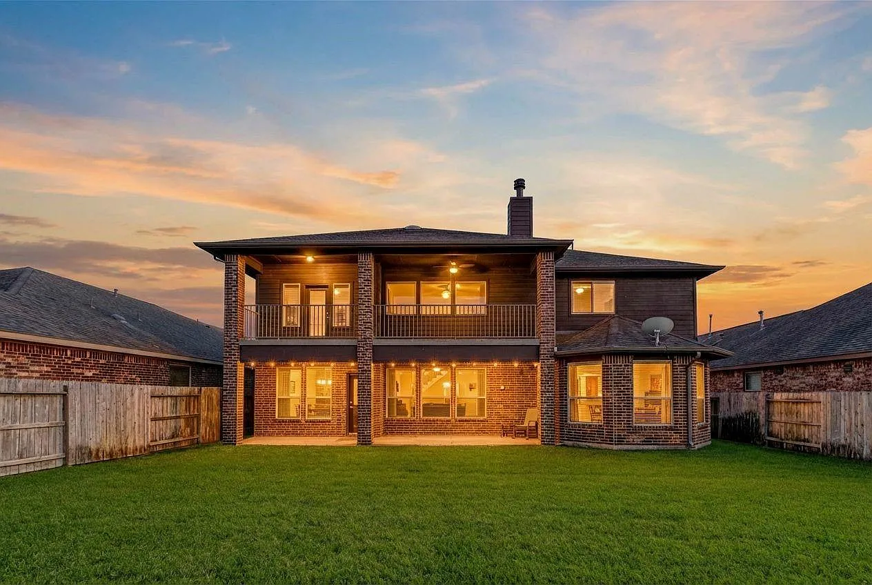 6 bed, 4.0 bath, 4252 sqft, $4,600 — Photo 3