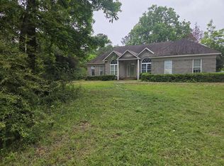 124 Young Ln, Hamilton, GA 31811