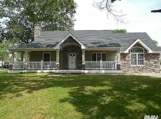 36 Brixton Rd, Merrick, NY 11566