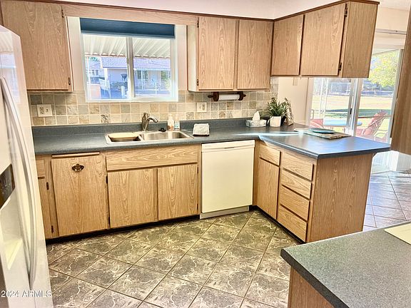 3rd image of 10826 W Cheryl Drive