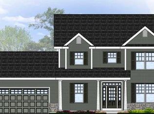 W215N6060 Arbor Ln, Menomonee Falls, WI 53051