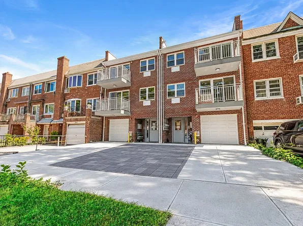20-63 48th St, Astoria, NY 11105