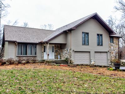 6360 S Lake Charles Dr, Huntingburg, IN, 47542