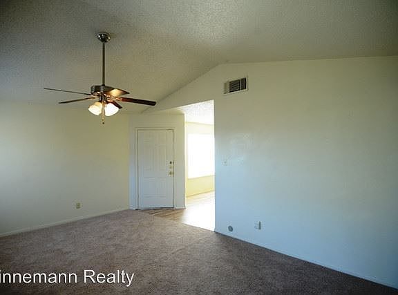4th image of 1607 West Ln