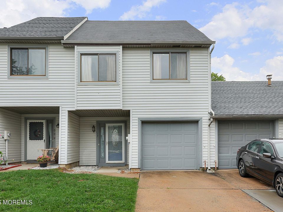 1st image of 117 Lexington Cir