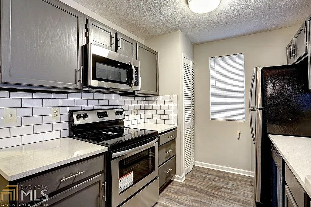 2 bed, 880 sqft, $1,495 — Photo 3