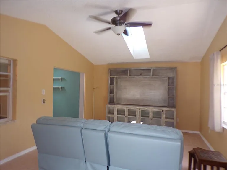18407 Avon Ave — Photo 7
