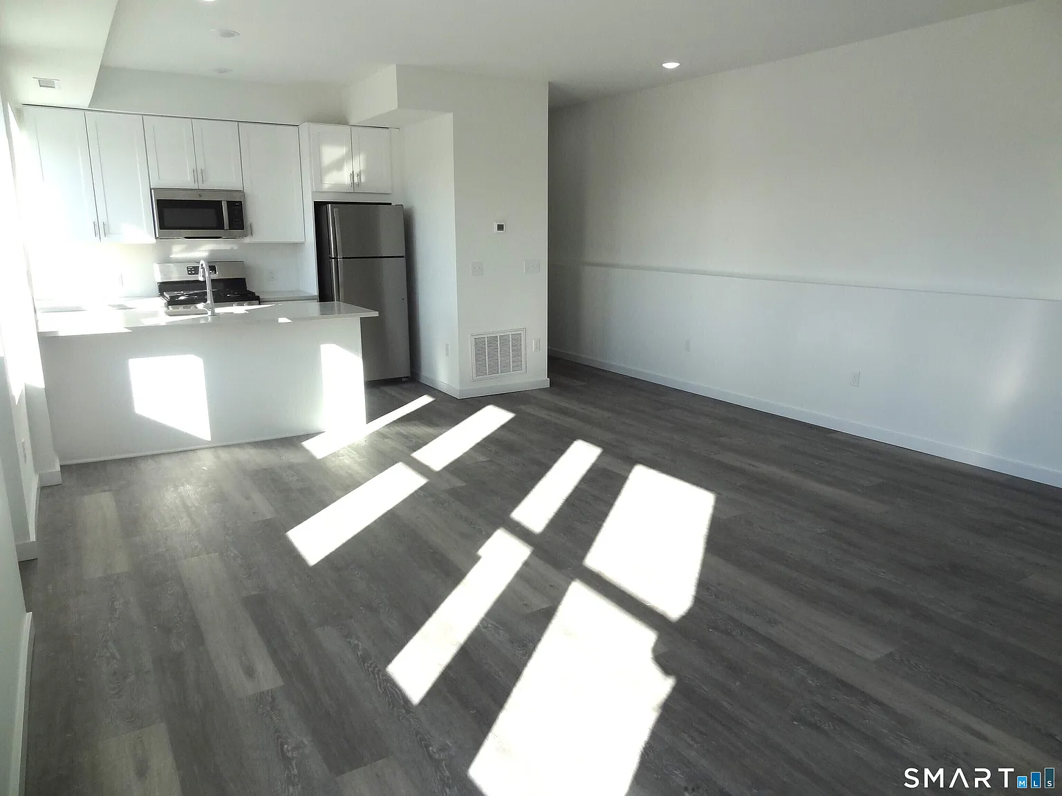 2 bed, 1.0 bath, 1000 sqft, $2,500 — Photo 3