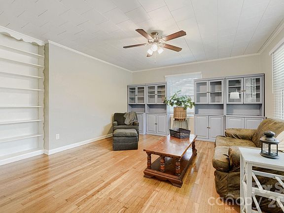 3rd image of 301 Jean Ave