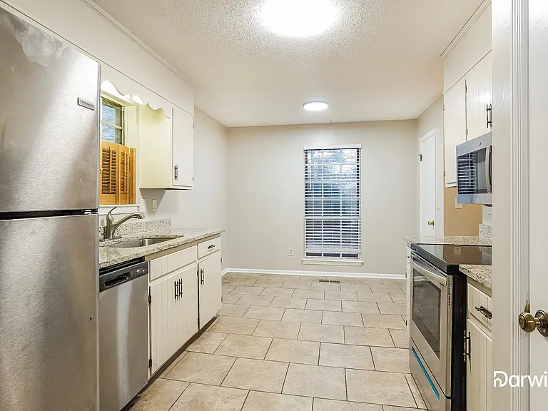 5704 Dorchester Way — Photo 2