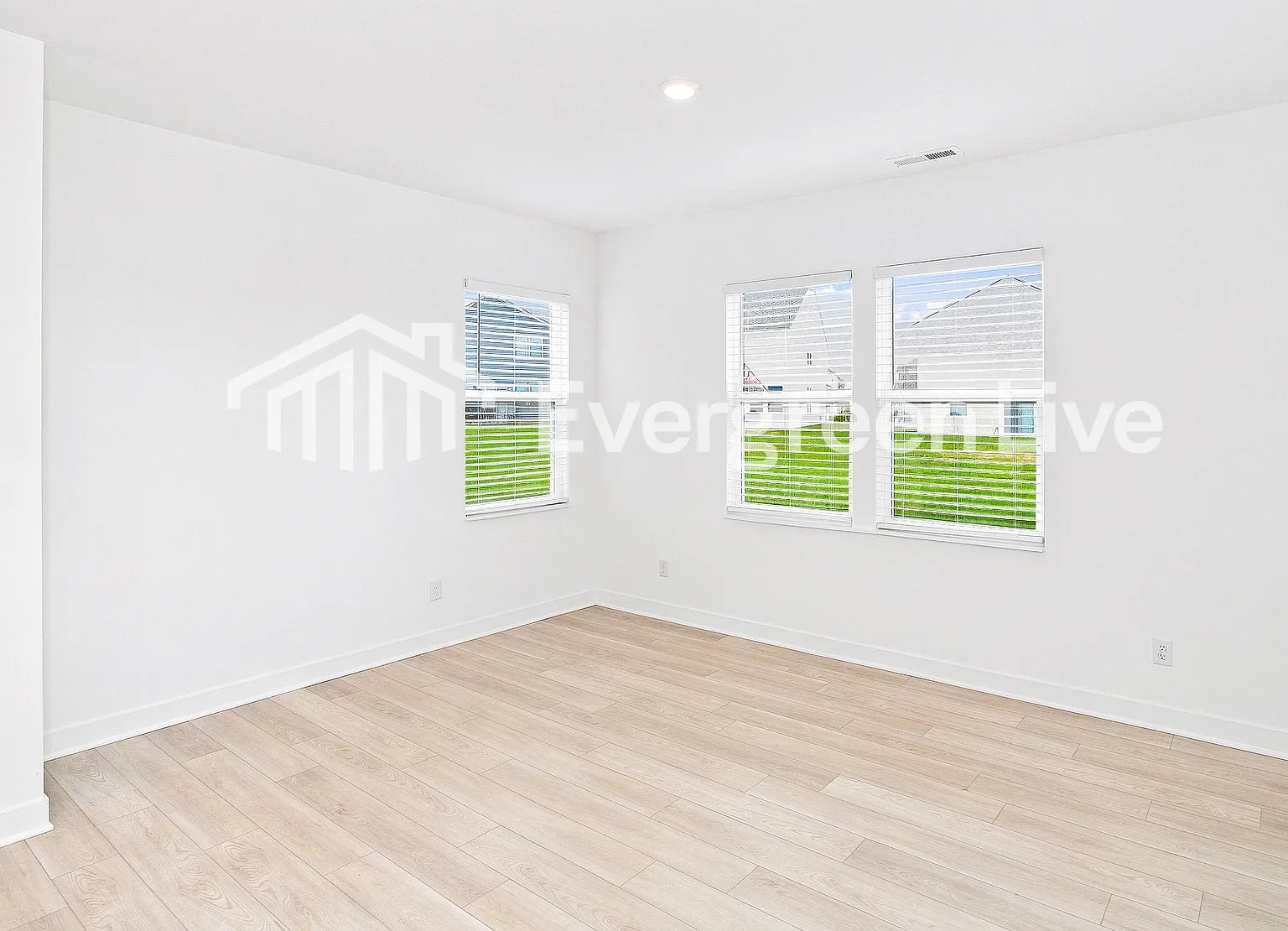 3 bed, 2.5 bath, 1703 sqft, $1,990 — Photo 3