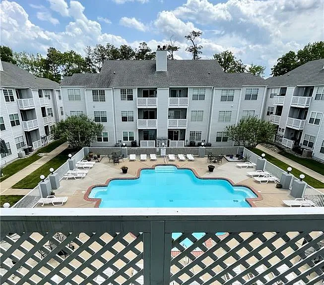 620 Shoreham Ct #304 — Photo 3