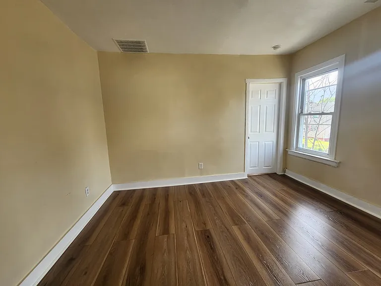 220 Pine St #2 — Photo 6