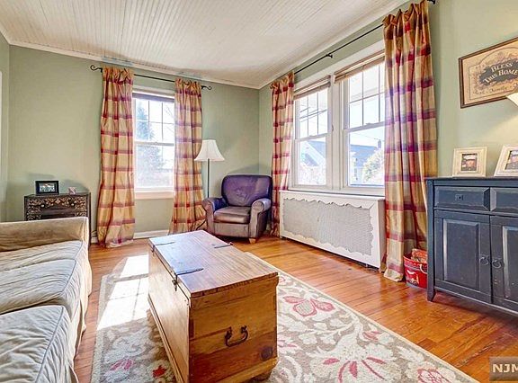 5th image of 68 Prospect St