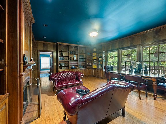 4th image of 111 Foxridge Rd