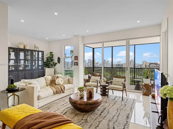 20379 W Country Club Dr #Ph38, Aventura, FL 33180