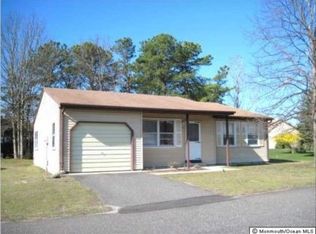 21 Berkshire Rd, Whiting, NJ 08759