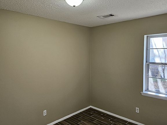 3rd image of 2309 Willow St