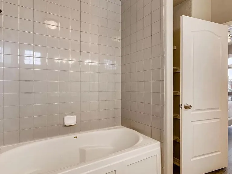 990 S Locust St — Photo 10