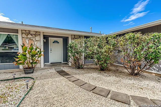 3 bed, 2.0 bath, 1350 sqft, $1,550 — Photo 2