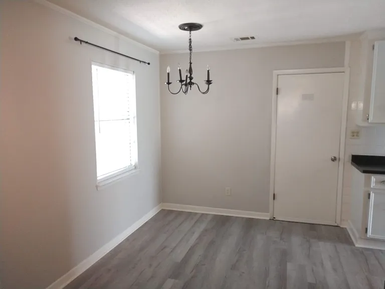 1107 Caroline Ave — Photo 8