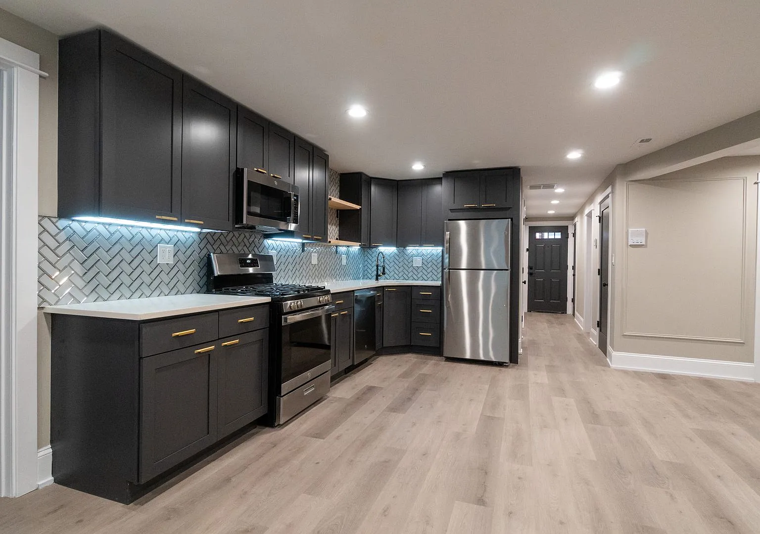 Pf Arg 5400 N. Paulina — Photo 2
