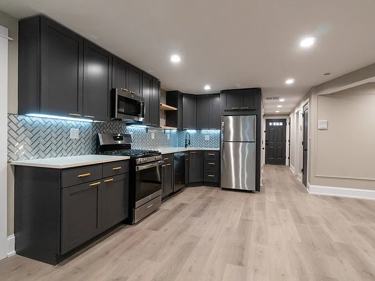 Pf Arg 5400 N. Paulina — Photo 2