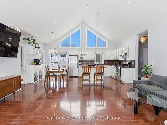 4th image of 19 N Taylor Rd