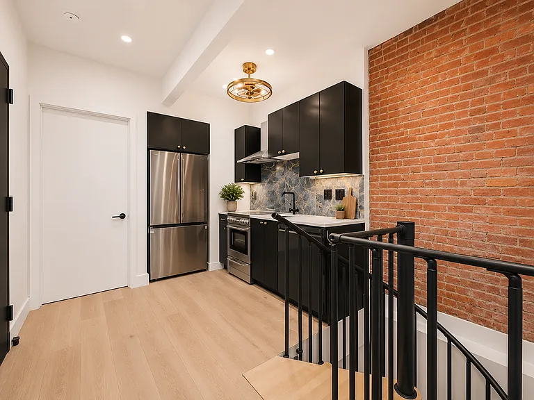 723 Knickerbocker Ave #1E — Photo 2