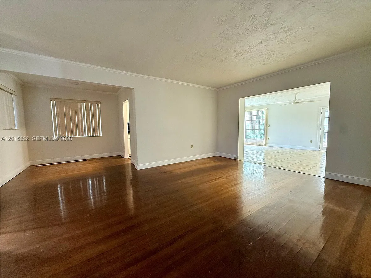 Building Photo - 110 Antilla Ave