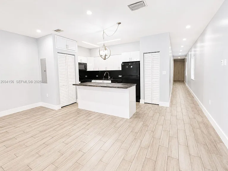 7135 SW 21st St #1 — Photo 1