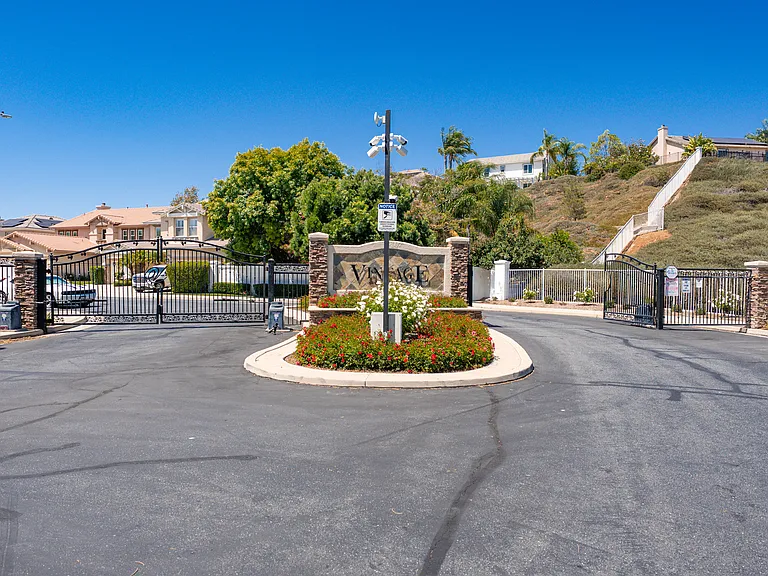 45277 Chateau Ct — Photo 42
