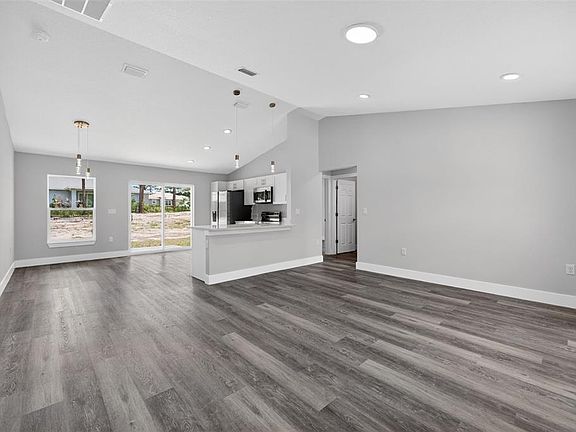 4th image of 1913 SW Deerpark Heights Rd