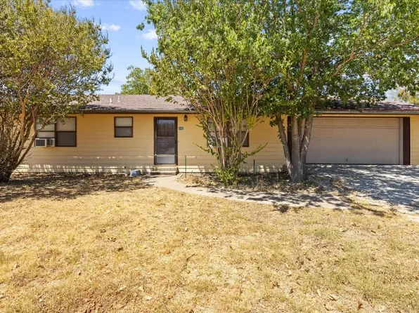140 S Comanche Dr, De Leon, TX 76444