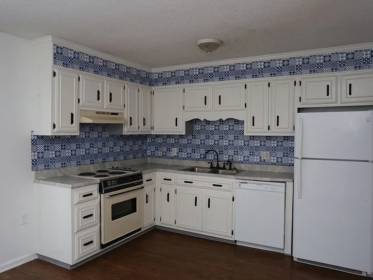 251 Knight Dr #7 — Photo 3