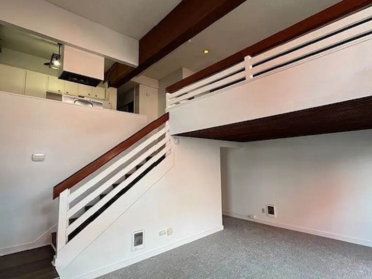Renovated Queen Anne Apartment — Photo 1