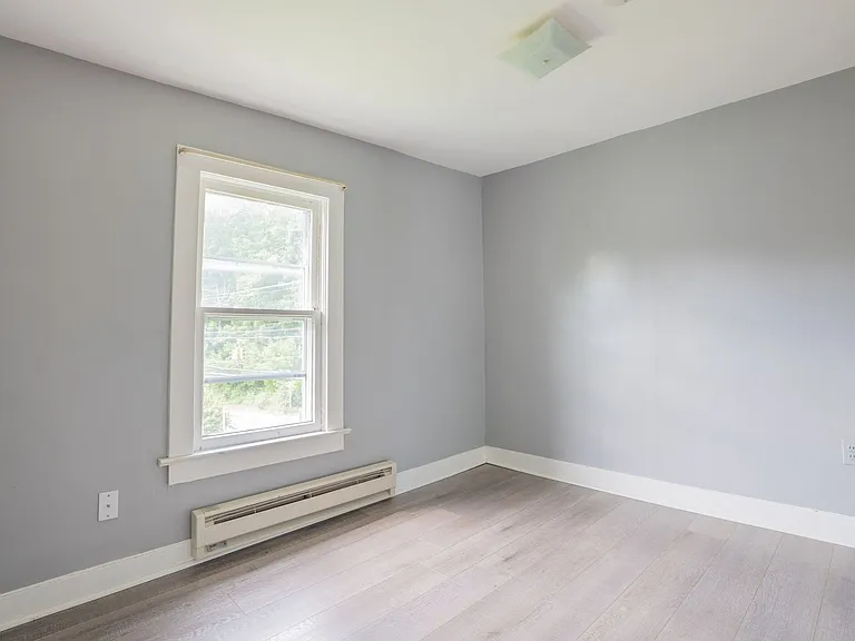 427 Delaware Ave — Photo 7