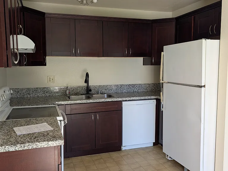 1817 E Grand Ave #38 — Photo 10